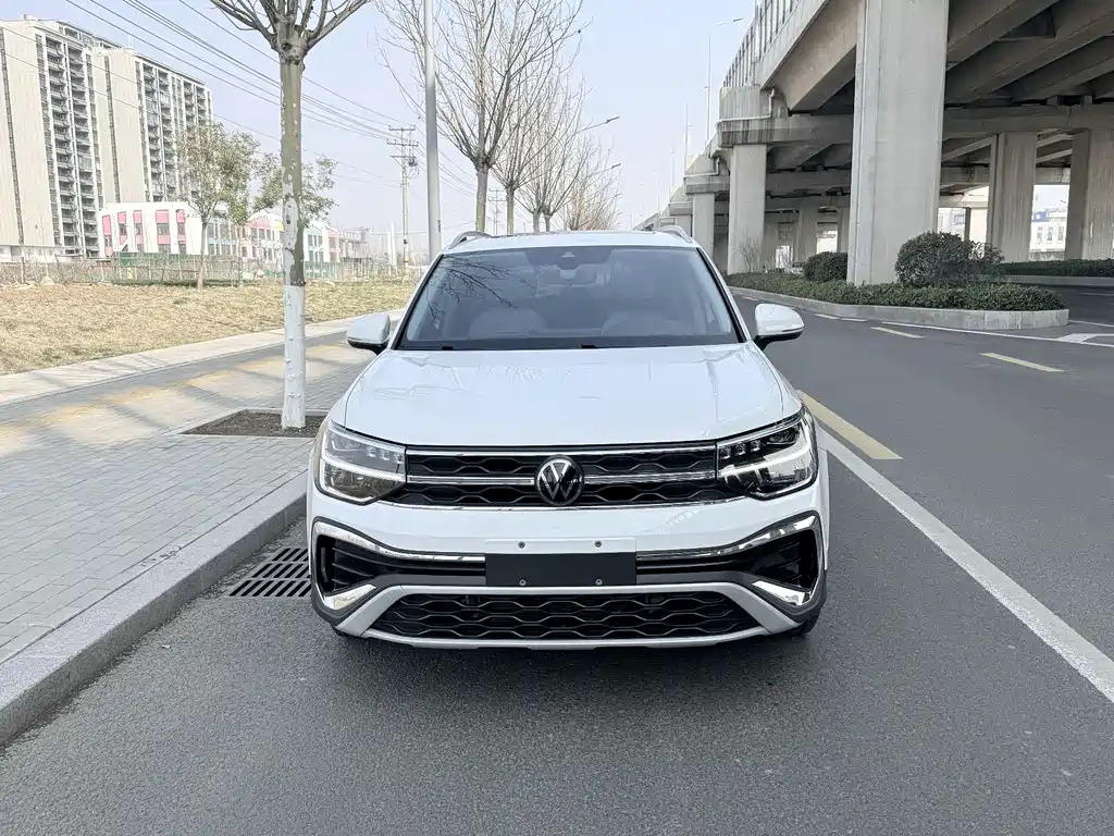 Volkswagen Tharu 2023 300TSI FWD Full Moon Edition 2024 - thumbnail 2