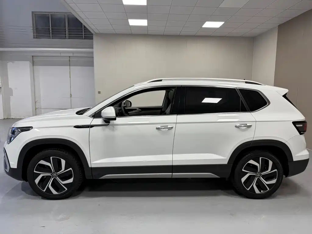 Volkswagen Tiguan 2023 300TSI FWD Full Moon Edition 2023 - thumbnail 7