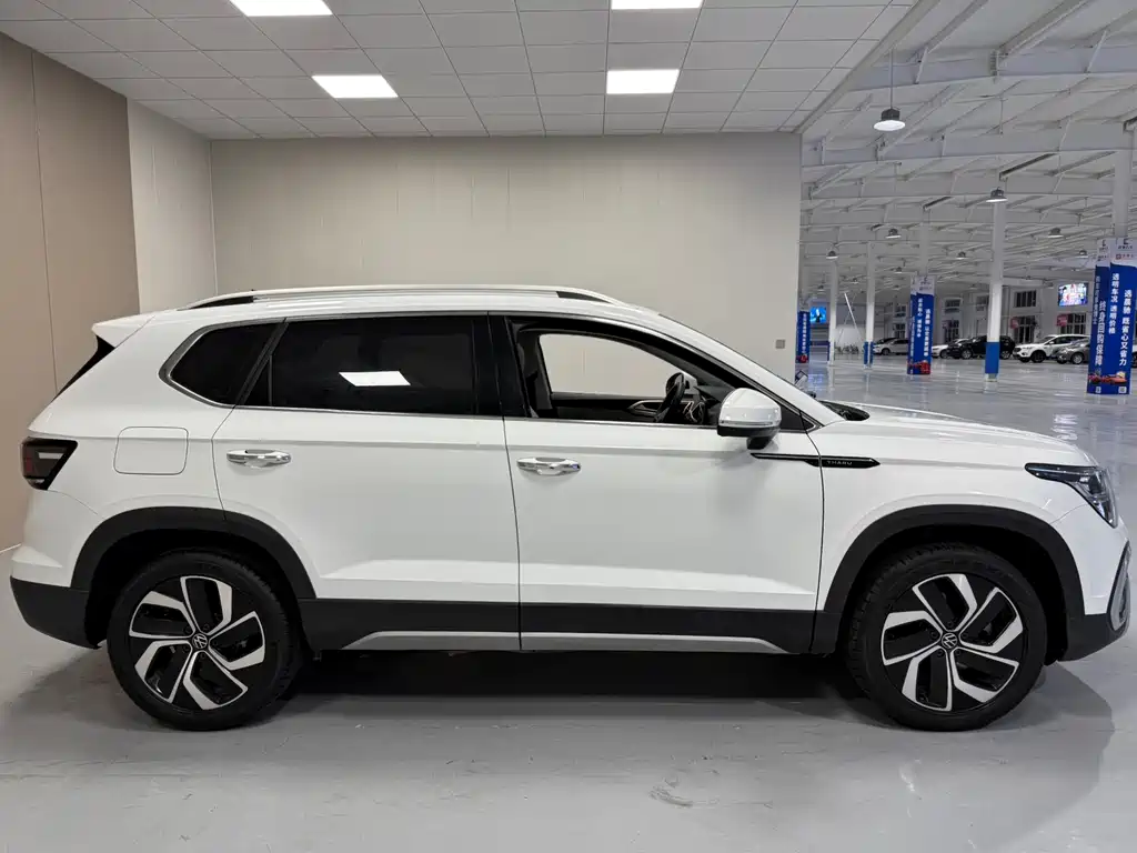 Volkswagen Tiguan 2023 300TSI FWD Full Moon Edition 2023 - thumbnail 8