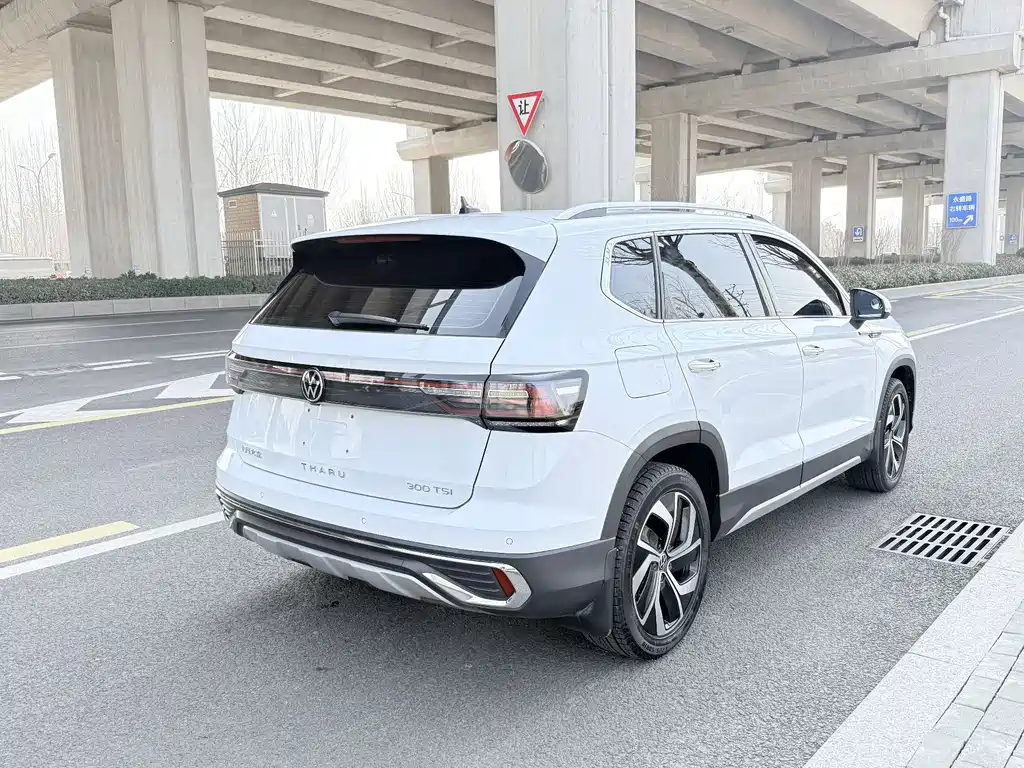 Volkswagen Tharu 2023 300TSI FWD Full Moon Edition 2024 - thumbnail 5
