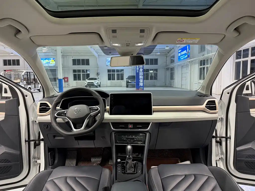 Volkswagen Tiguan 2023 300TSI FWD Full Moon Edition 2023 - thumbnail 9