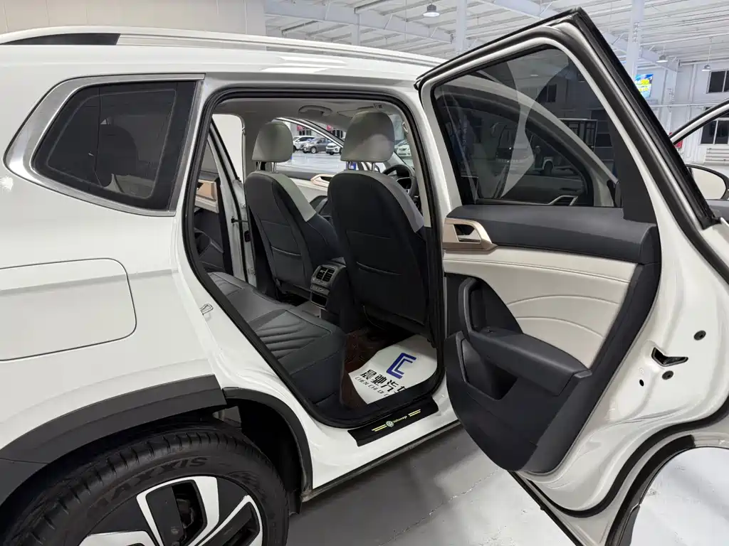 Volkswagen Tiguan 2023 300TSI FWD Full Moon Edition 2023 - thumbnail 12