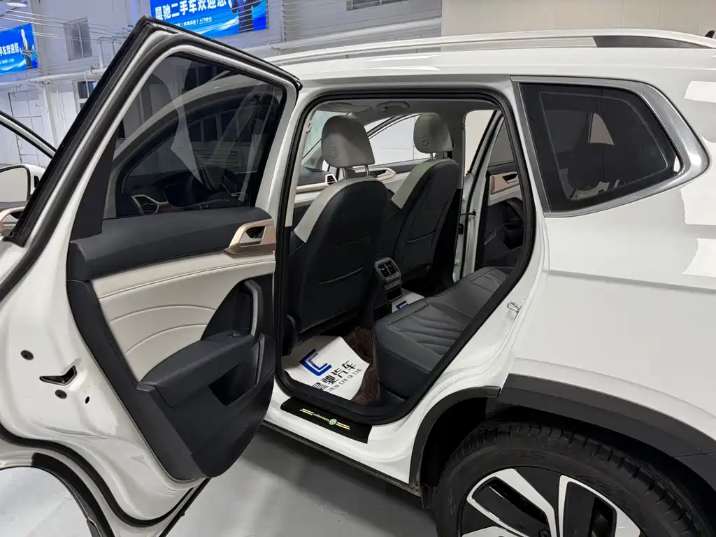 Volkswagen Tiguan 2023 300TSI FWD Full Moon Edition 2023 - thumbnail 13