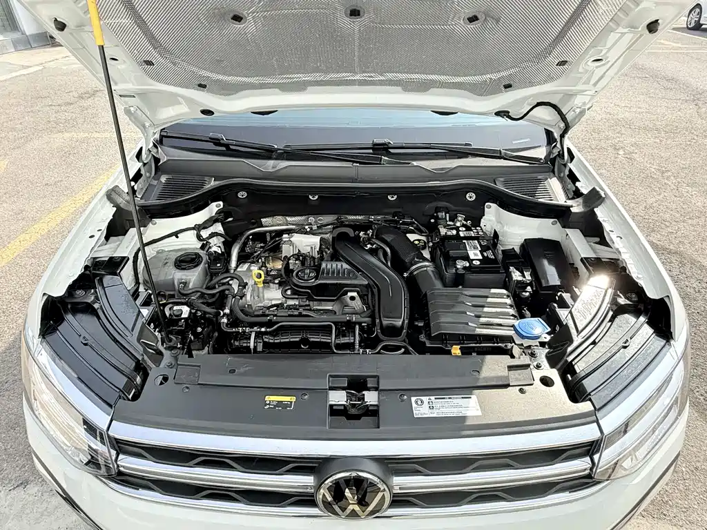 Volkswagen Tharu 2023 300TSI FWD Full Moon Edition 2024 - thumbnail 9