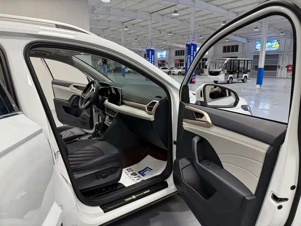 Volkswagen Tiguan 2023 300TSI FWD Full Moon Edition 2023 - thumbnail 14