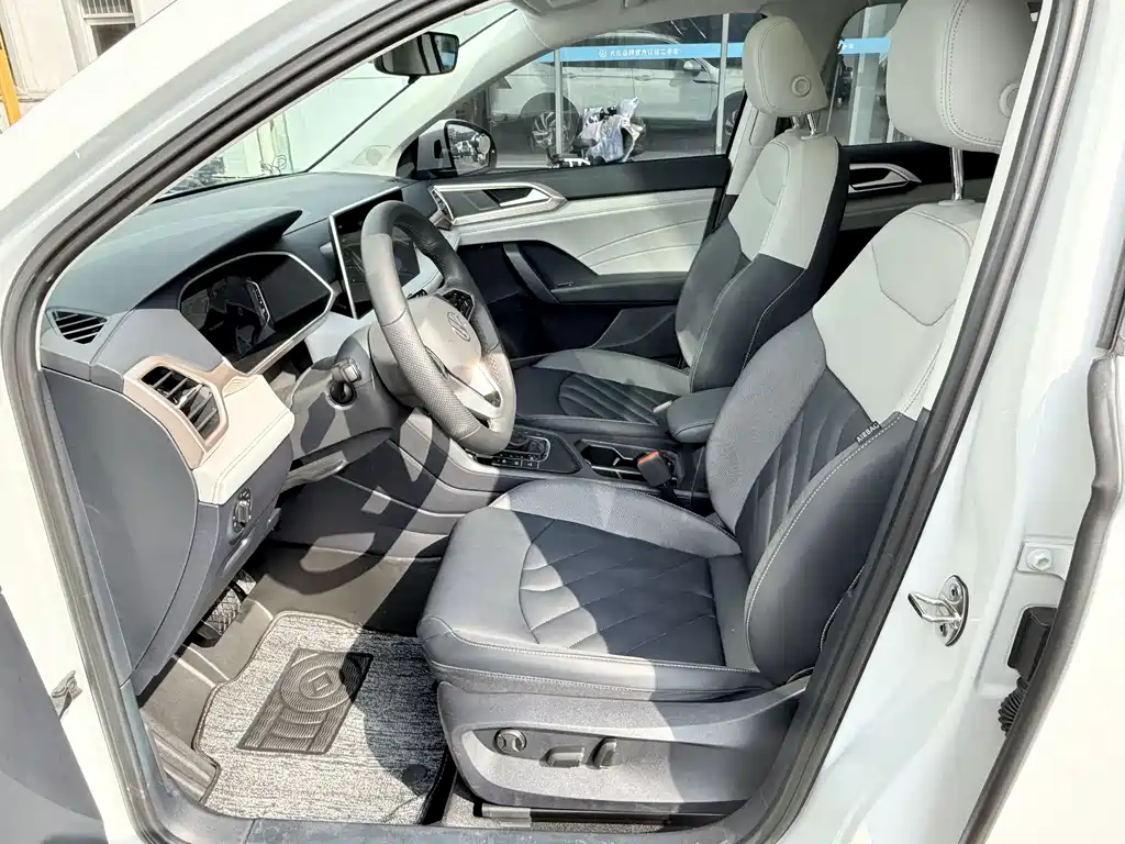 Volkswagen Tharu 2023 300TSI FWD Full Moon Edition 2024 - thumbnail 10