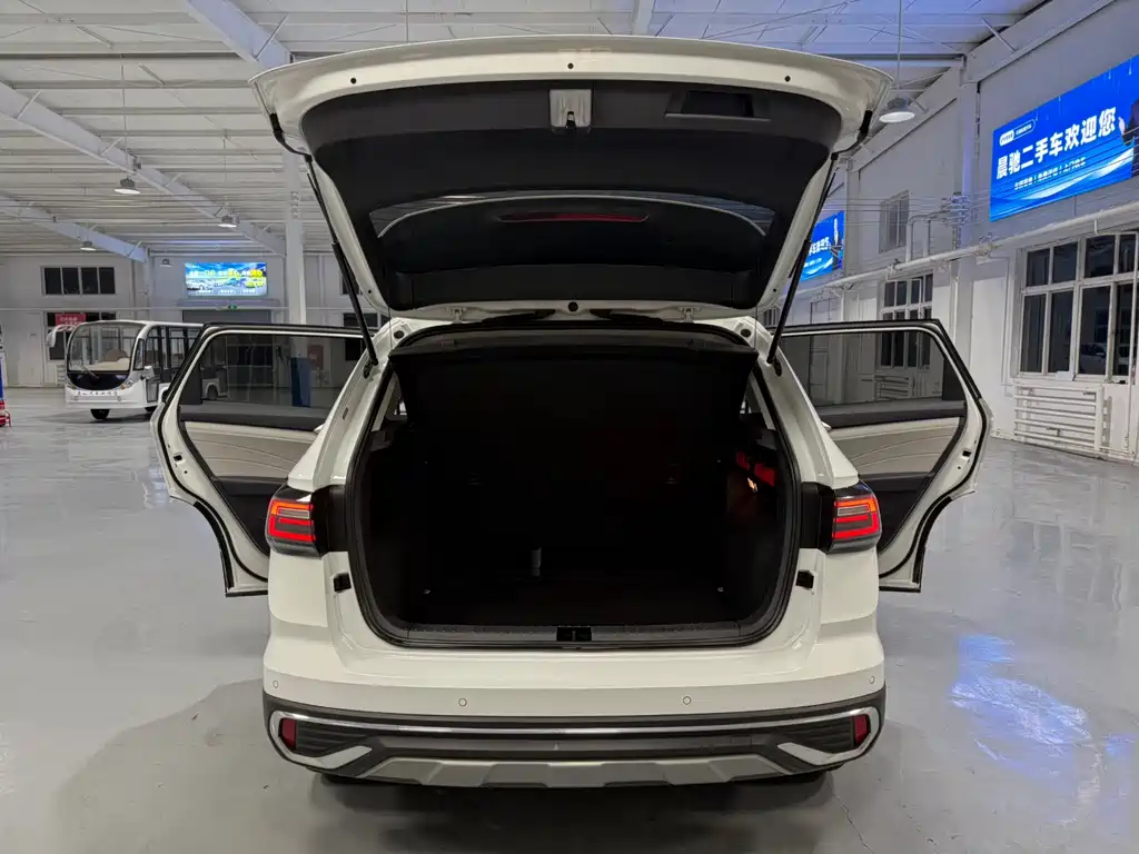 Volkswagen Tiguan 2023 300TSI FWD Full Moon Edition 2023 - thumbnail 16