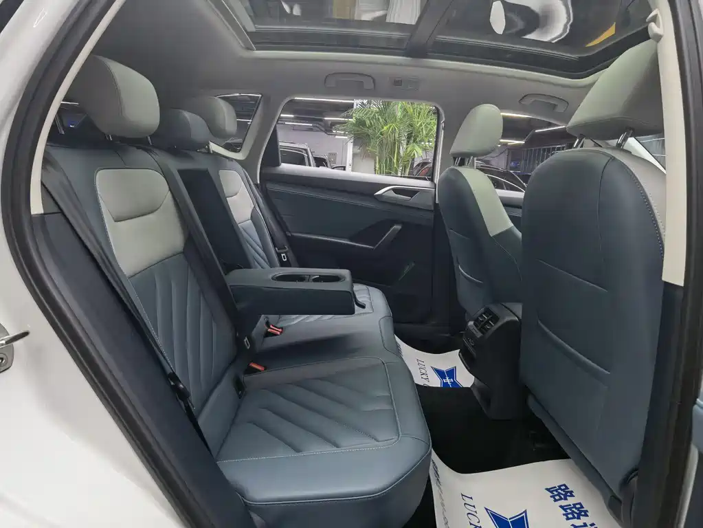 Volkswagen Tharu 2023 300TSI FWD Full Moon Edition 2023 - thumbnail 9