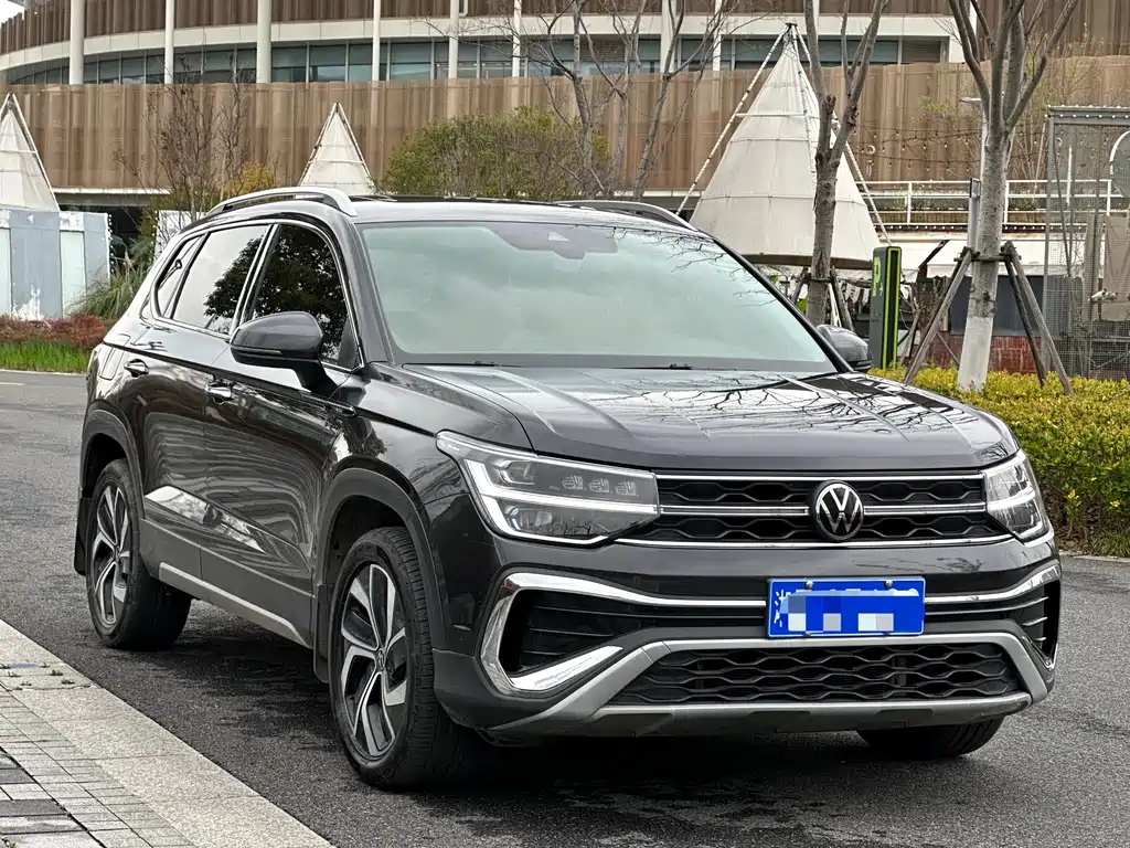 Volkswagen Tharu 2023 300TSI FWD Full Moon Edition 2023 - thumbnail 3