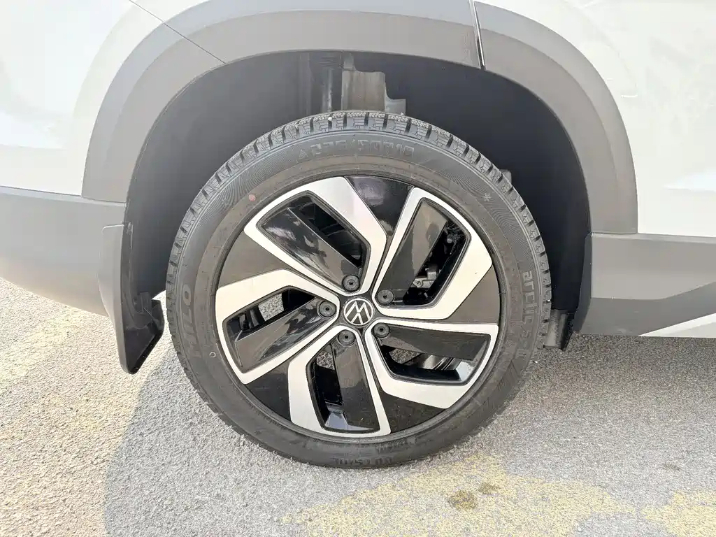 Volkswagen Tharu 2023 300TSI FWD Full Moon Edition 2024 - thumbnail 18