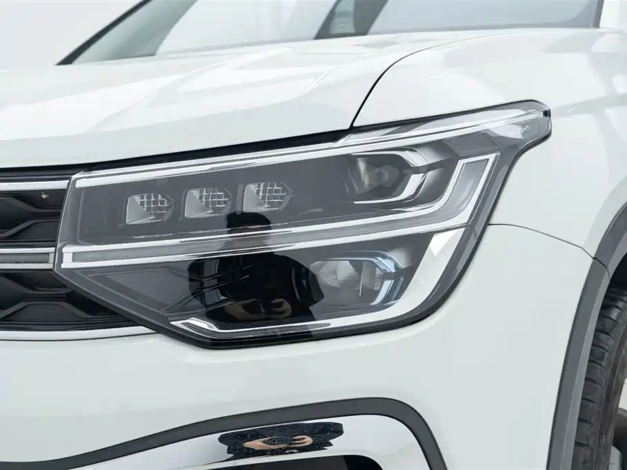 Volkswagen Tharu 2023 300TSI FWD Full Moon Edition 2023 - thumbnail 7