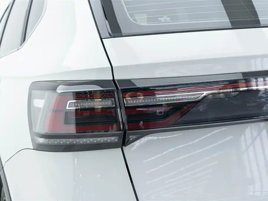 Volkswagen Tharu 2023 300TSI FWD Full Moon Edition 2023 - thumbnail 13