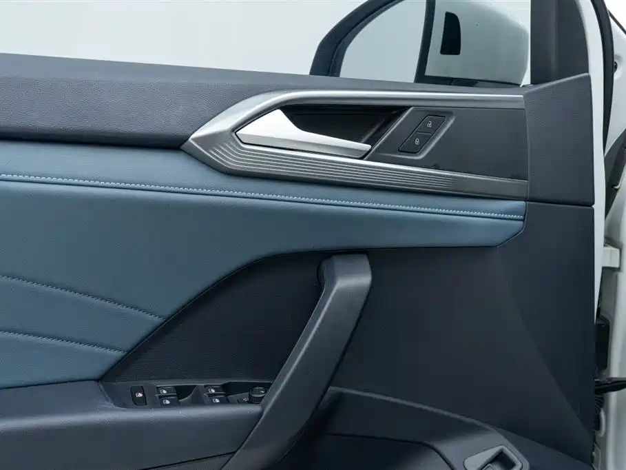 Volkswagen Tharu 2023 300TSI FWD Full Moon Edition 2023 - thumbnail 21