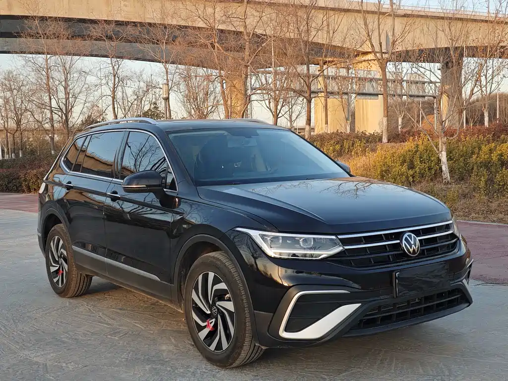 Volkswagen Tiguan L 2025 Outstanding 300TSI Auto 2WD Dragon Edition 2025 - thumbnail 3