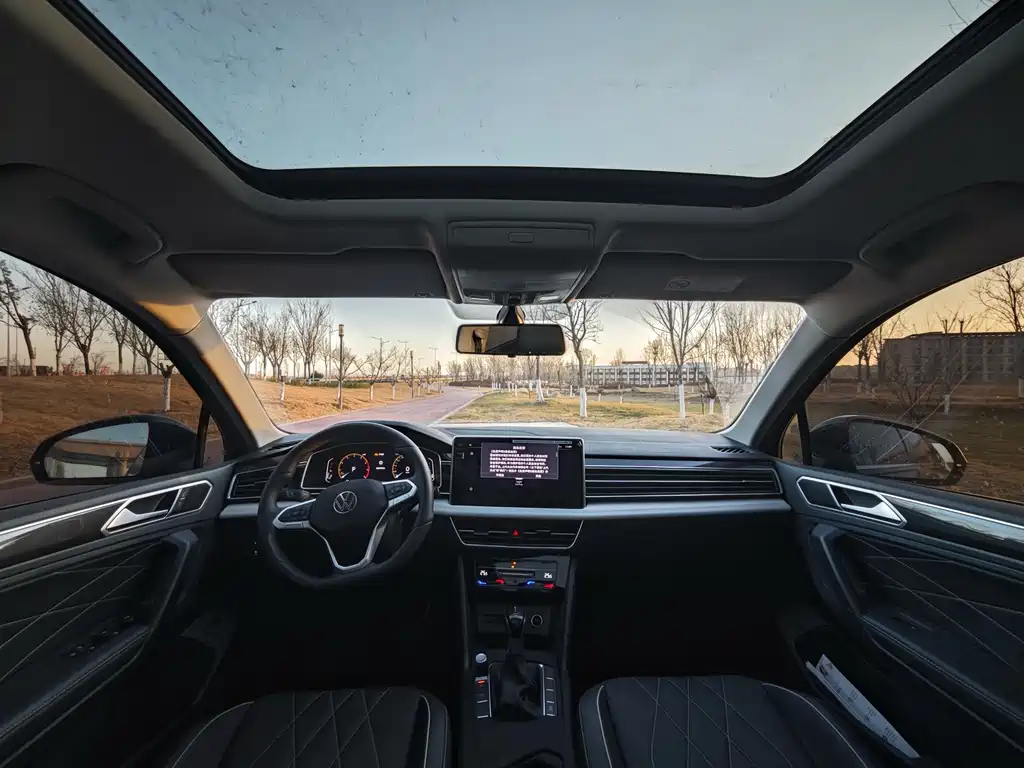 Volkswagen Tiguan L 2025 Outstanding 300TSI Auto 2WD Dragon Edition 2025 - thumbnail 4