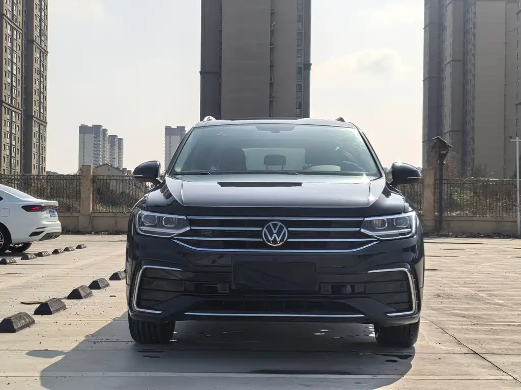 Volkswagen Tiguan L 2025 R-Line Dragon Edition 330TSI AWD 2025 - thumbnail 2