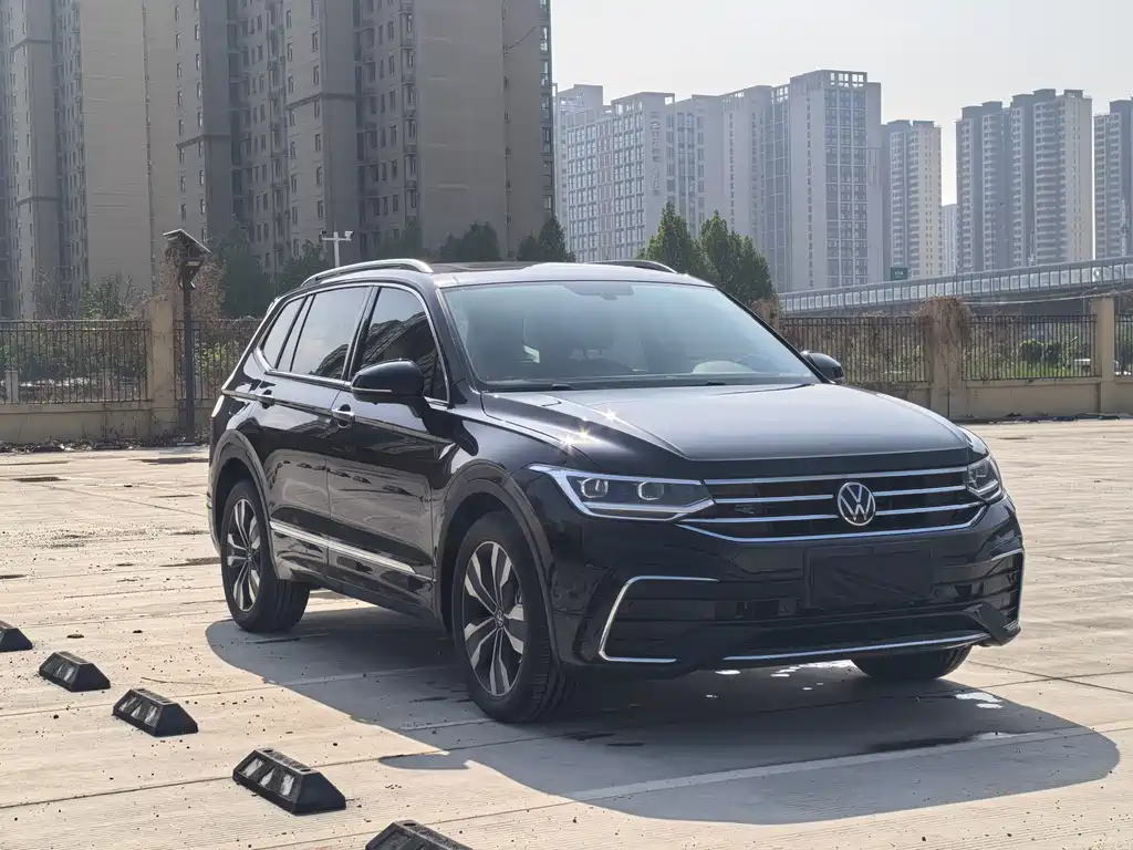 Volkswagen Tiguan L 2025 R-Line Dragon Edition 330TSI AWD 2025 - thumbnail 3