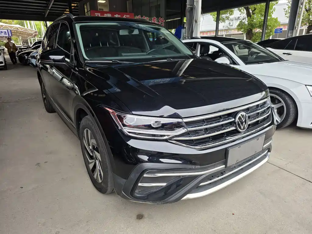 Volkswagen Tiguan L 2025 Outstanding 300TSI Auto 2WD Dragon Edition 2025 - thumbnail 3