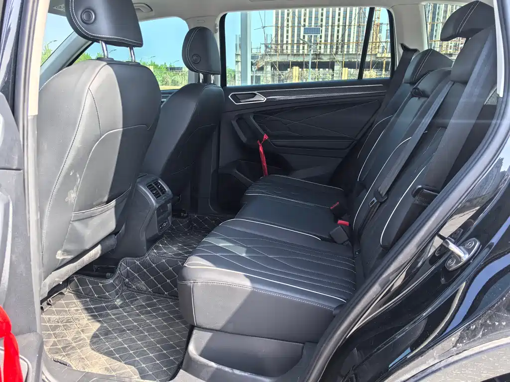 Volkswagen Tiguan L 2025 R-Line Dragon Edition 330TSI AWD 2025 - thumbnail 6