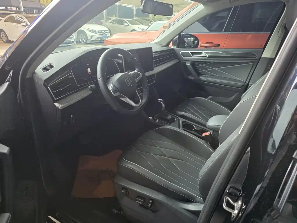 Volkswagen Tiguan L 2025 Outstanding 300TSI Auto 2WD Dragon Edition 2025 - thumbnail 6