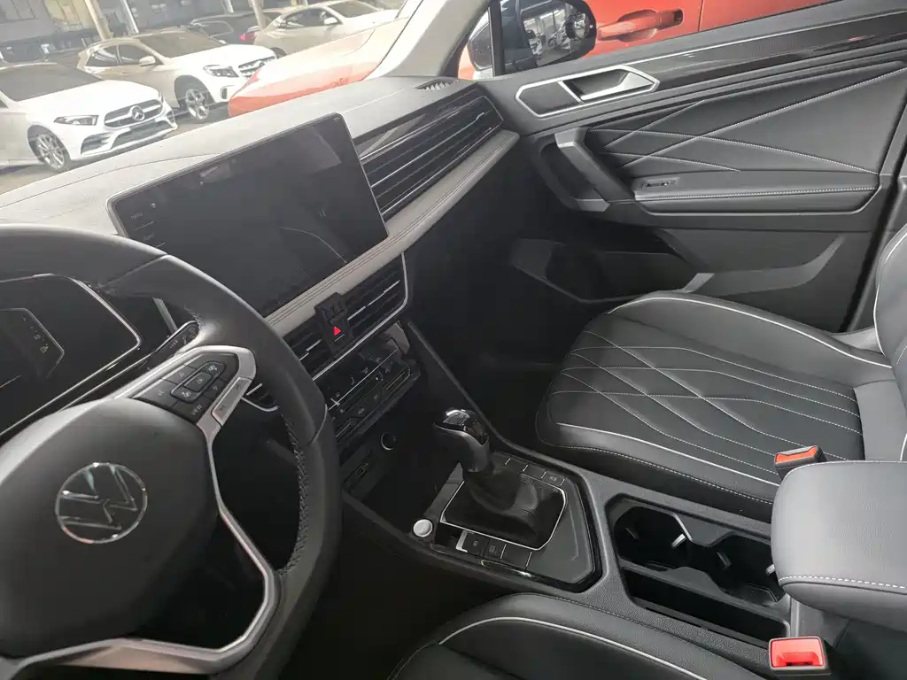 Volkswagen Tiguan L 2025 Outstanding 300TSI Auto 2WD Dragon Edition 2025 - thumbnail 7