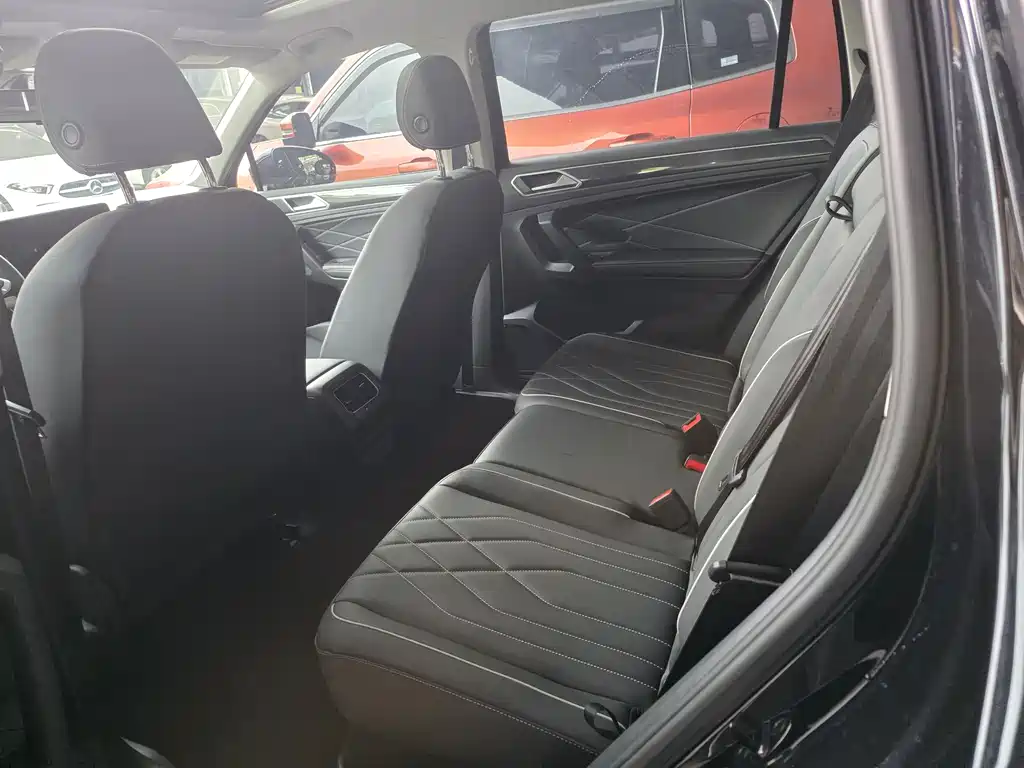 Volkswagen Tiguan L 2025 Outstanding 300TSI Auto 2WD Dragon Edition 2025 - thumbnail 8