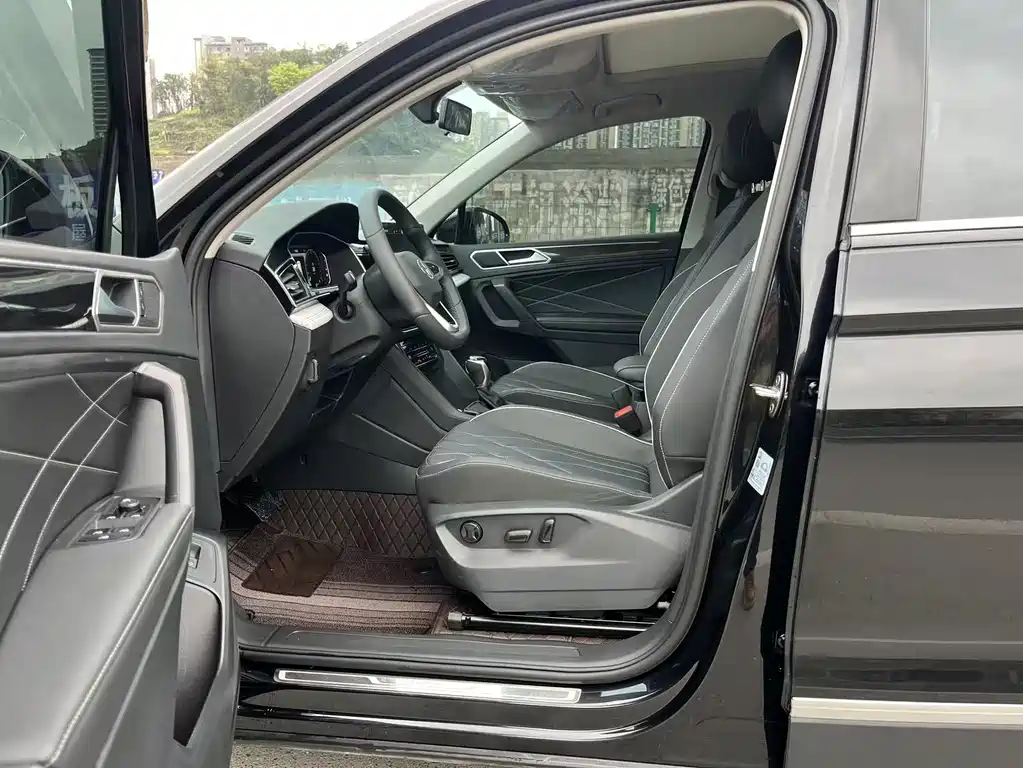 Volkswagen Tiguan L 2025 Outstanding 300TSI Auto RWD Dragon Edition 2025 - thumbnail 4