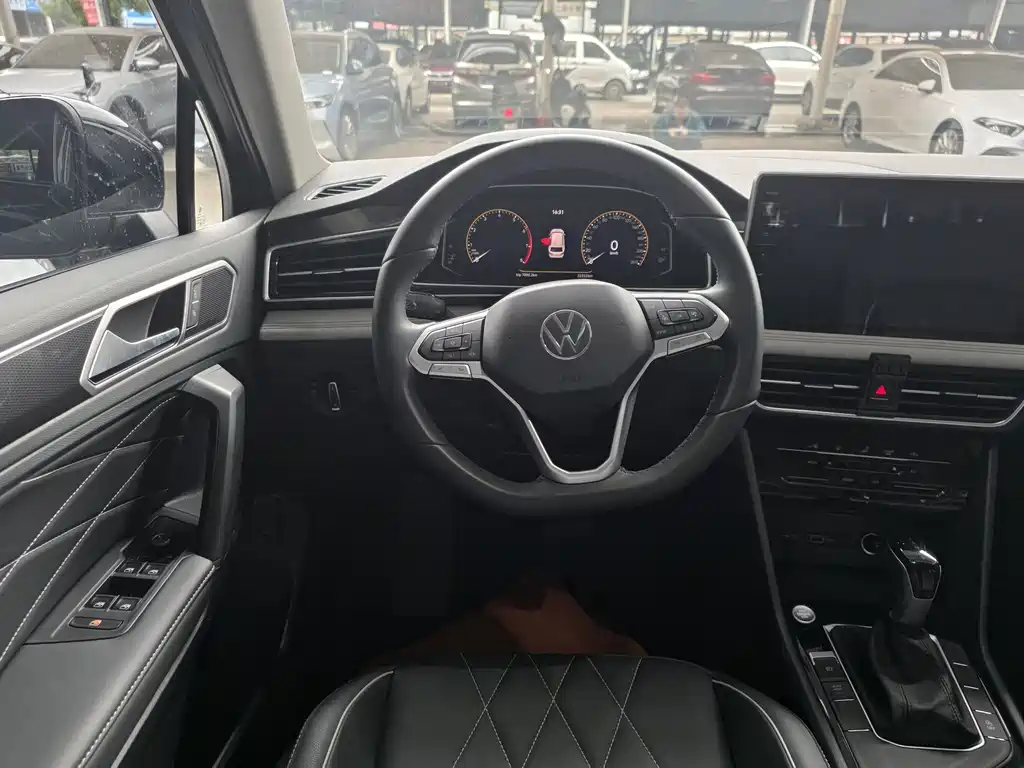 Volkswagen Tiguan L 2025 Outstanding 300TSI Auto 2WD Dragon Edition 2025 - thumbnail 10
