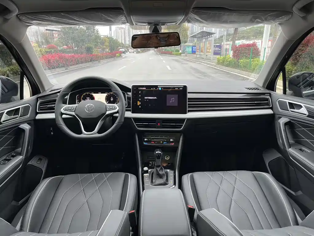 Volkswagen Tiguan L 2025 Outstanding 300TSI Auto RWD Dragon Edition 2025 - thumbnail 5