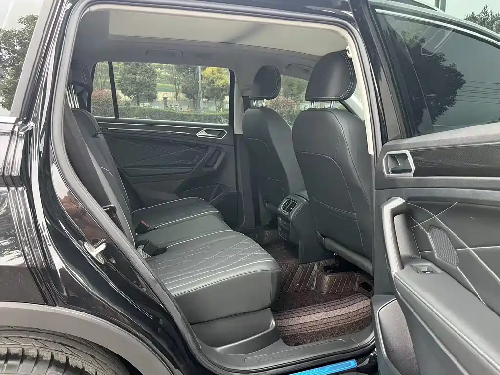 Volkswagen Tiguan L 2025 Outstanding 300TSI Auto RWD Dragon Edition 2025 - thumbnail 9