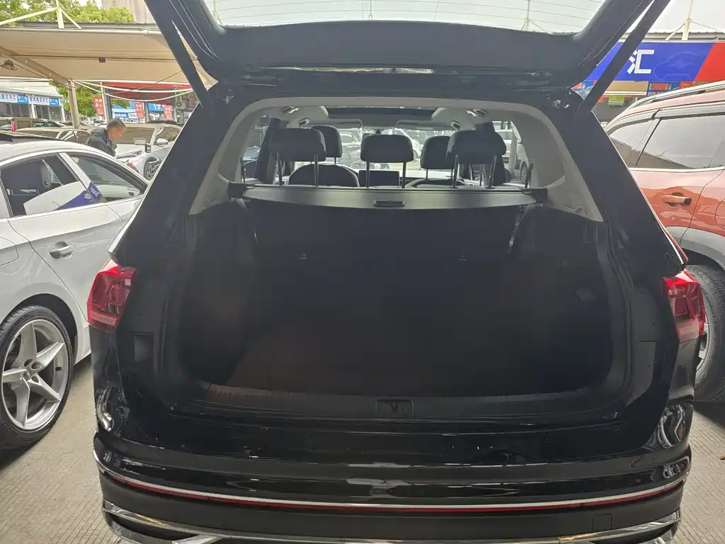 Volkswagen Tiguan L 2025 Outstanding 300TSI Auto 2WD Dragon Edition 2025 - thumbnail 17
