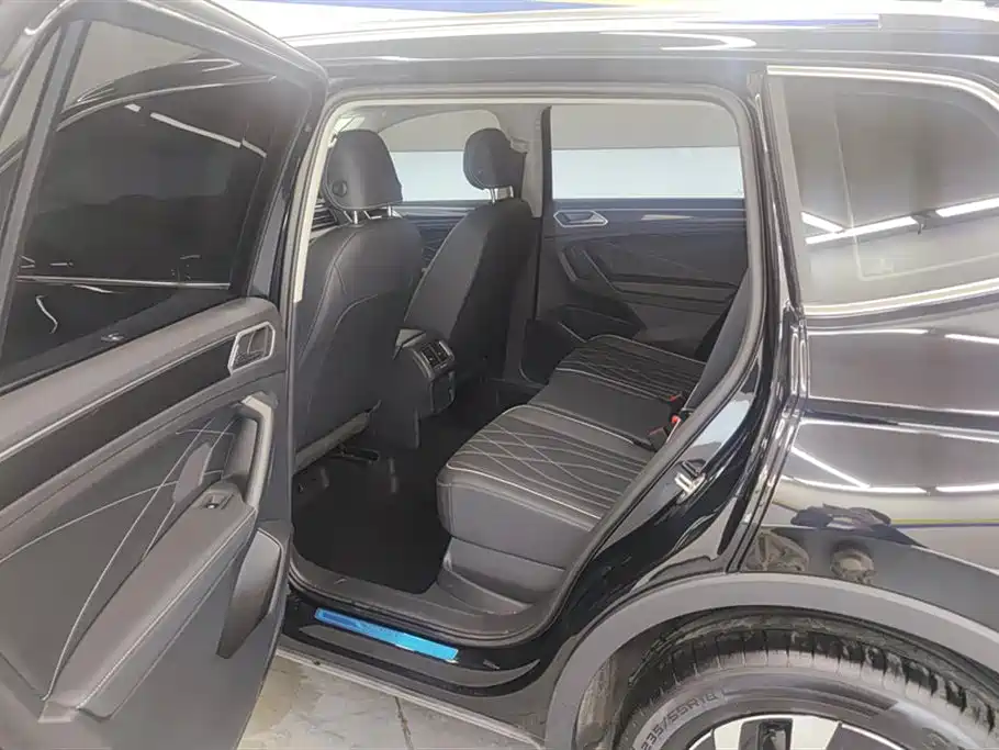 Volkswagen Tiguan L 2025 Outstanding 300TSI Auto 2WD Dragon Edition 2025 - thumbnail 10