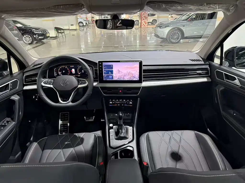 Volkswagen Tiguan L 2025 Outstanding 330TSI Auto RWD R-Line Dragon Edition 2025 - thumbnail 4