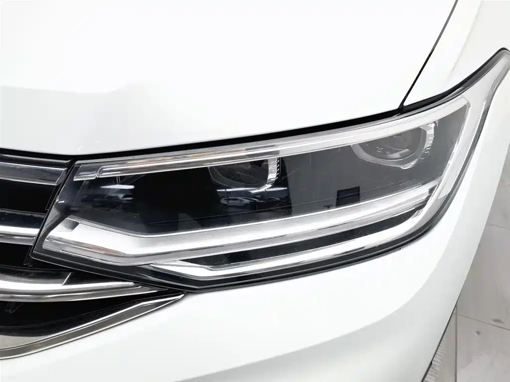 Volkswagen Tiguan L 2025 Outstanding 300TSI Auto 2WD Dragon Edition 2025 - thumbnail 7
