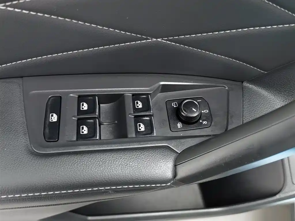 Volkswagen Tiguan L 2025 Outstanding 300TSI Auto 2WD Dragon Edition 2025 - thumbnail 9