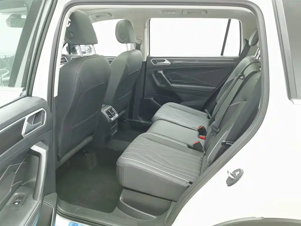 Volkswagen Tiguan L 2025 Outstanding 300TSI Auto 2WD Dragon Edition 2025 - thumbnail 15