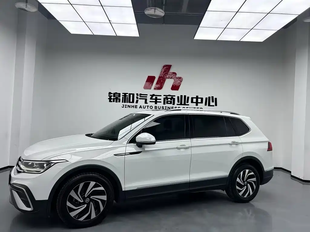 Volkswagen Tiguan L 2023 Facelift 330TSI Auto FWD Comfort Edition 2024 - thumbnail 2