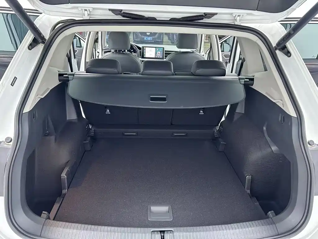 Volkswagen Tiguan L 2023 Facelift 330TSI Auto FWD Comfort Edition 2024 - thumbnail 6