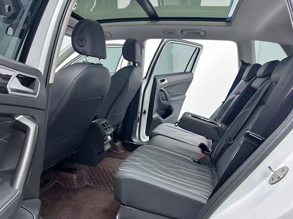 Volkswagen Tiguan L 2023 Facelift 330TSI Auto FWD Comfort Edition 2024 - thumbnail 7