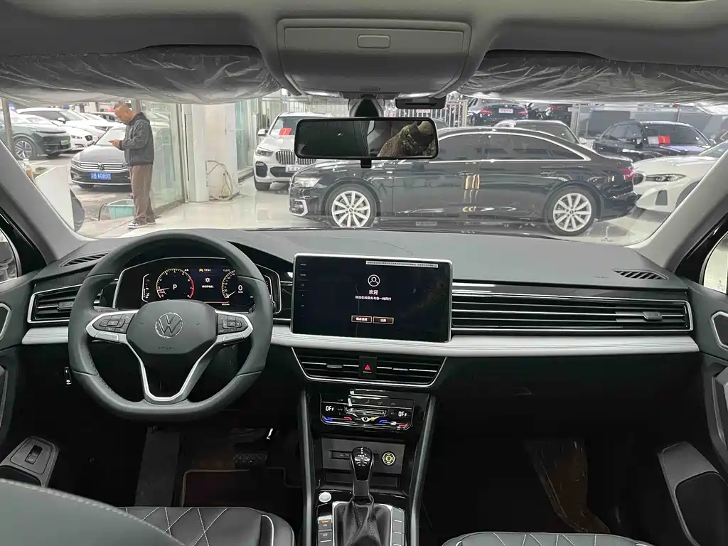 Volkswagen Tiguan L 2025 Outstanding 300TSI Auto RWD Dragon Version 2025 - thumbnail 5