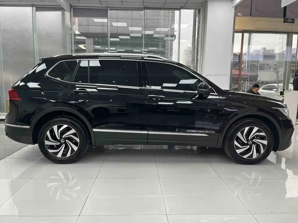 Volkswagen Tiguan L 2025 Outstanding 300TSI Auto RWD Dragon Version 2025 - thumbnail 10