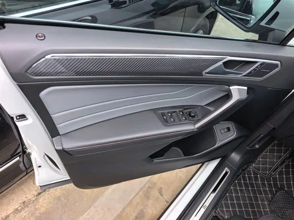 Volkswagen Tiguan L 2023 Facelift 380TSI AWD R-Line Flagship 7-Seater 2023 - thumbnail 8