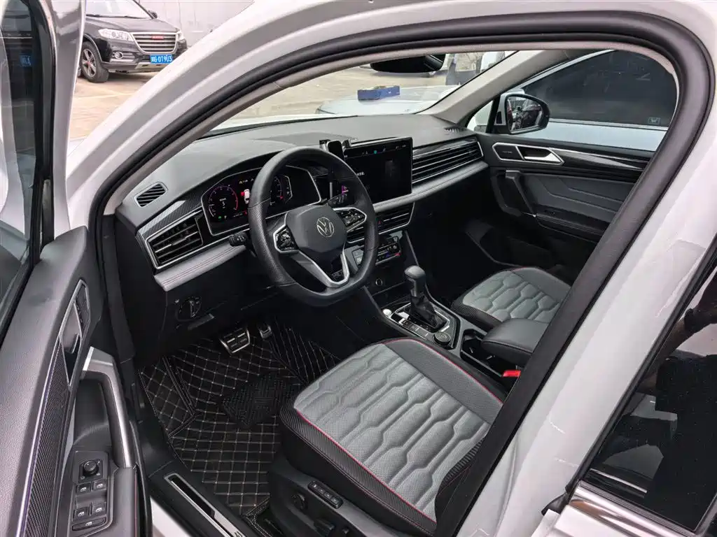 Volkswagen Tiguan L 2023 Facelift 380TSI AWD R-Line Flagship 7-Seater 2023 - thumbnail 9