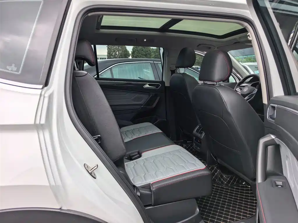 Volkswagen Tiguan L 2023 Facelift 380TSI AWD R-Line Flagship 7-Seater 2023 - thumbnail 10