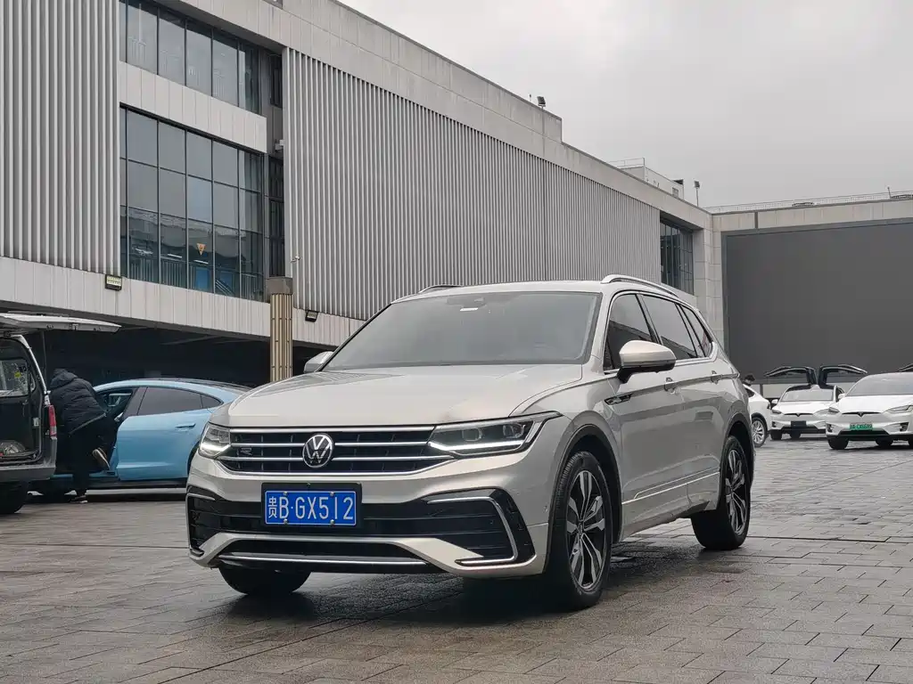 Volkswagen Tiguan L 2023 330TSI R-Line Comfort Edition AWD 2023