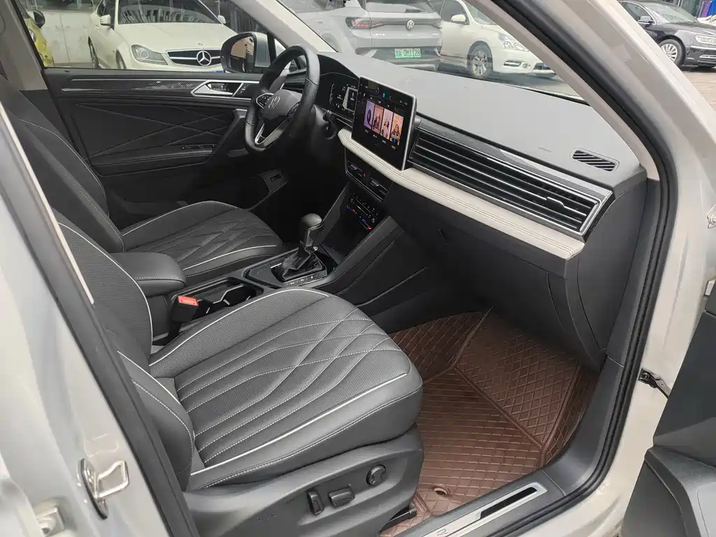 Volkswagen Tiguan L 2023 330TSI R-Line Comfort Edition AWD 2023 - thumbnail 8