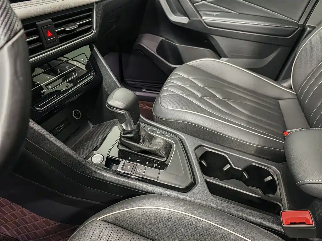 Volkswagen Tiguan L 2023 330TSI R-Line Comfort Edition AWD 2023 - thumbnail 9