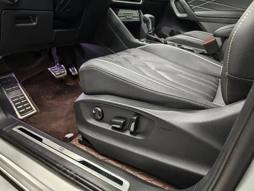 Volkswagen Tiguan L 2023 330TSI R-Line Comfort Edition AWD 2023 - thumbnail 10