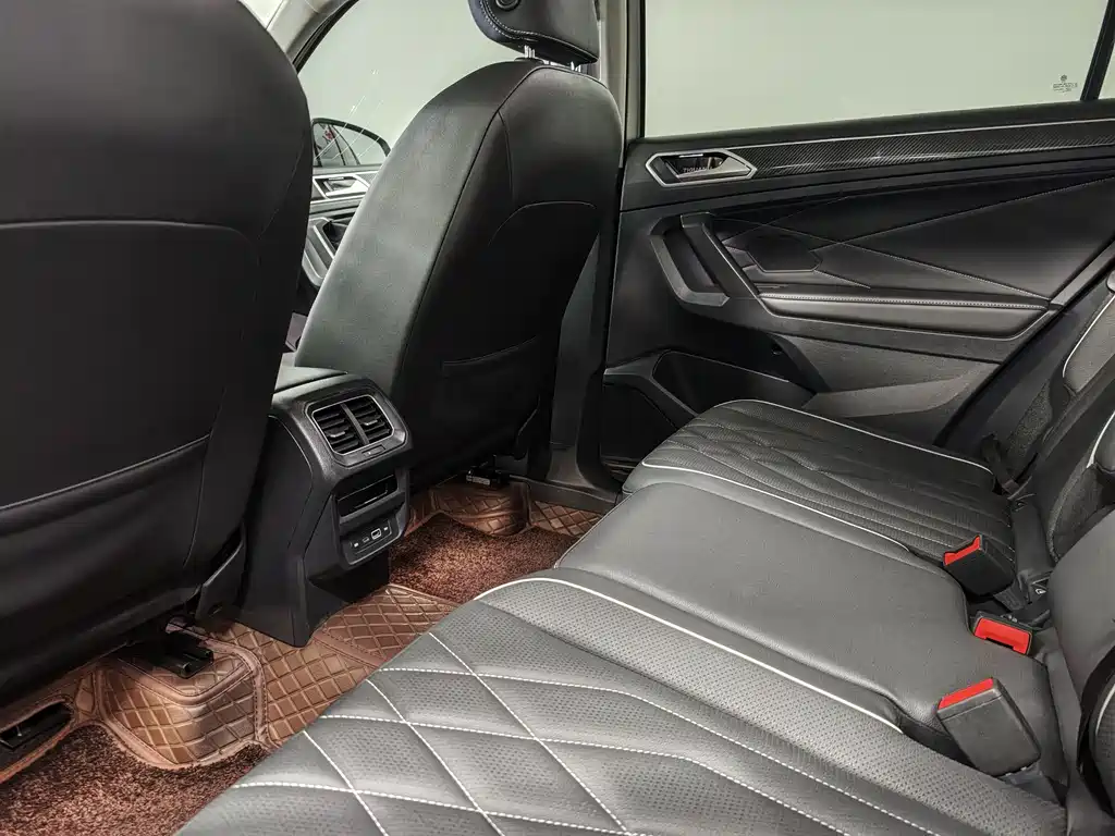 Volkswagen Tiguan L 2023 330TSI R-Line Comfort Edition AWD 2023 - thumbnail 12