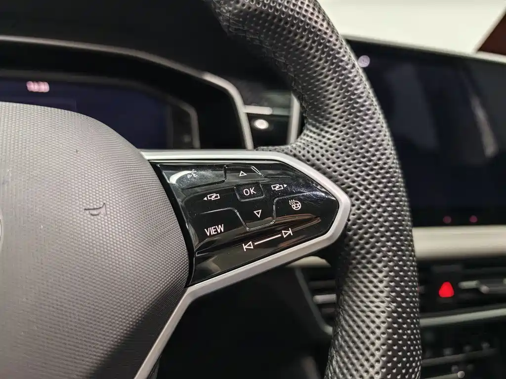 Volkswagen Tiguan L 2023 330TSI R-Line Comfort Edition AWD 2023 - thumbnail 14